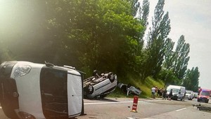 R1: Pred Nitrou bola uzavretá cesta, zrazili sa tam tri autá