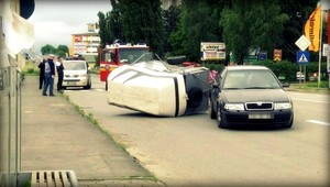 Do prívesného vozíka vpálila na rovnej ceste! Nepozornosť?