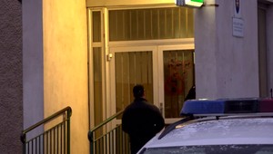 VIDEO: Tínedžer udrel päsťou staršiu ženu tak, že spadla na zem