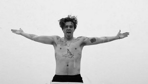 Mladý Beckham má zase nové dievča, randí so staršou Američankou