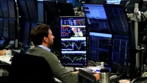 Sporíte si správne? Väčšina ľudí v druhom pilieri prichádza o peniaze