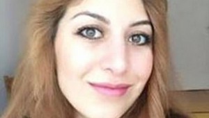 Priviazal ženu lanom o auto a vliekol ju pred očami ich syna