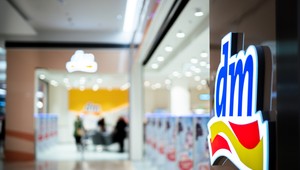 Grantová výzva Školy na zelenú.  dm poskytne príspevok na fotovoltické panely