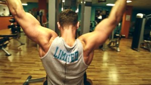 Muž sa predávkoval steroidmi. Hrozí mu transplantácia pečene