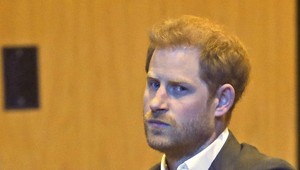 Obyčajný život, alebo stále jednou nohou v monarchii? Harry vraj TAKTO zneužíva svoj titul!