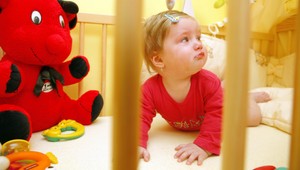 Chlapec (14) znásilnil neter (3), videl to na internete