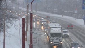 Vodiči pozor: Toto sú základné pravidlá a pomôcky počas zimných dní