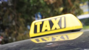 Ketamínový maniak hľadá obete aj cez taxikárov!