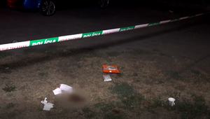 Rodina sa do seba pustila nožmi, sekerkou aj poriskami. Jednému z troch zranených sekli do hlavy mačetou