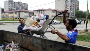 800 ľudí na ulici, vlastné bývanie úplne rozobrali