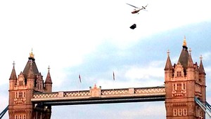 Lietajúce auto. Nad Londýnom sa vznášal Jaguar