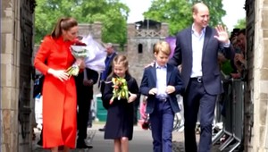 Kate opäť vzala foťák do ruky a je z toho NAJVESELŠIA fotka Williama s deťmi ku Dňu otcov!