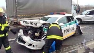 Na moste Lafranconi havarovali policajti, jeden z nich je vo vážnom stave