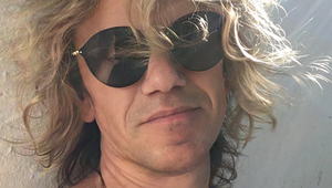 Tento návrat už nikto nečakal! Český spevák padol na drogové dno, začína opäť koncertovať!