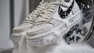 Jednoduchý trik, ako oprať tenisky v práčke: Nezničíte ich a budú žiariť ako nové!