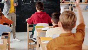 Asistenti učiteľa by mohli byť aj v materských a stredných školách