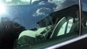 Otec, ktorý zabudol dcéru v aute, je mŕtvy