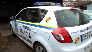 Mal dostať od mestských policajtov bitku. Podal na nich trestné oznámenie