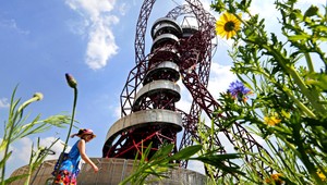 Futuristický symbol olympiády pripomína ľudskú DNA