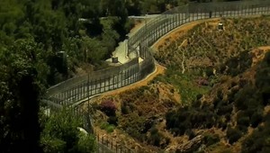 Do Španielska násilne preniklo asi 115 utečencov. Niektorí na policajtov útočili kyselinou