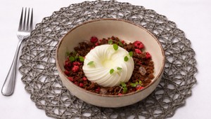 Kokosová panna cotta, kávový biskvit, kokosový gél a krém chantilly