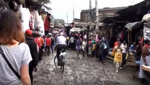 Darujete oblečenie pre ľudí v núdzi? Je z toho biznis, nie charita