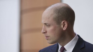 Princ William prekvapil novým účesom. Hlava ako koleno!