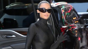 Úplne jednoduchý a spravíte ho za pár sekúnd: Účes Kardashianky je veľkým hitom