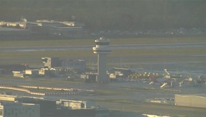 Britská polícia v súvislosti s dronmi na Gatwicku zatkla dvoch ľudí