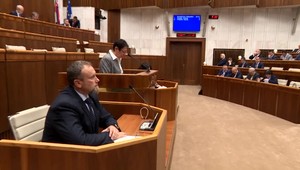 Na poslancov čakalo 40 návrhov zákonov. Okrem iného sa malo hlasovať aj o reforme zdravotníctva