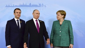 Merkel, Macron a Putin rokovali o Ukrajine. Našli spoločnú reč