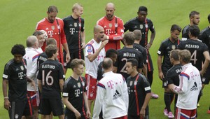 Hecovačky na tréningu Bayernu. Pep Guardiola triasol s Müllerom