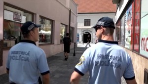 Mestským policajtom chýbajú desiatky príslušníkov. Podmienky mladým nevyhovujú