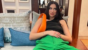 Ups! Dua Lipa si vyvetrala kozičky na tráve