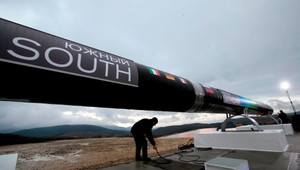 Putin vo Viedni, demonštranti ho nazvali teroristom