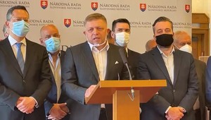 Polícia prišla s teóriou: Vďaka facebooku financuje pomoc Ukrajine a USA Smer, Republika, ale aj SNS či Taraba