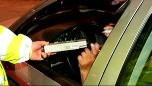 Jazdu vodičov ukončili policajti, doplatili na vlastnú hlúposť