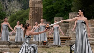 FOTOGALÉRIA: V Olympii slávnostne zapálili oheň pre olympijské hry v Paríži
