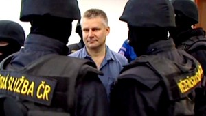 Nájomný vrah Kajínek bude slobodný. Zeman ho omilostí