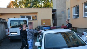 Útočník, ktorý v Michalovciach bodol muža v taxíku, je už obvinený