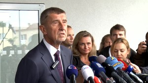 V Českej republike sa začali voľby. Zeman volil na zámku v Lánech