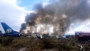 Šťastie v nešťastí. Nehodu mexického lietadla prežilo všetkých 99 pasažierov