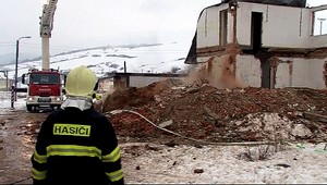 Súrodencov (†12, †5) zavalila stena opusteného domu!