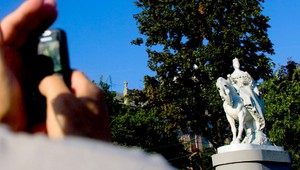 Špeciálne pátranie. Na dne Dunaja hľadali úlomky sochy Márie Terézie