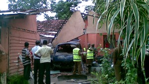 Výbuch bomby v školskom autobuse zranil 13 ľudí