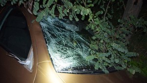 Pri tragickej nehode auto zrazilo chodcu, ktorý kráčal po strede cesty