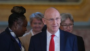 Britský minister obrany Healey podal demisiu