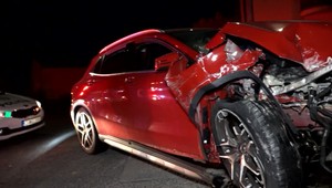 Vodičku po nehode svedkovia vyťahovali z auta. Potom z miesta ušla