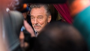 Preboha! Čo to mal Karel Gott počas koncertu na sebe?