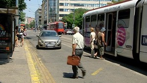 Hazard. Nebezpečné zastávky MHD sú neriešiteľným problémom